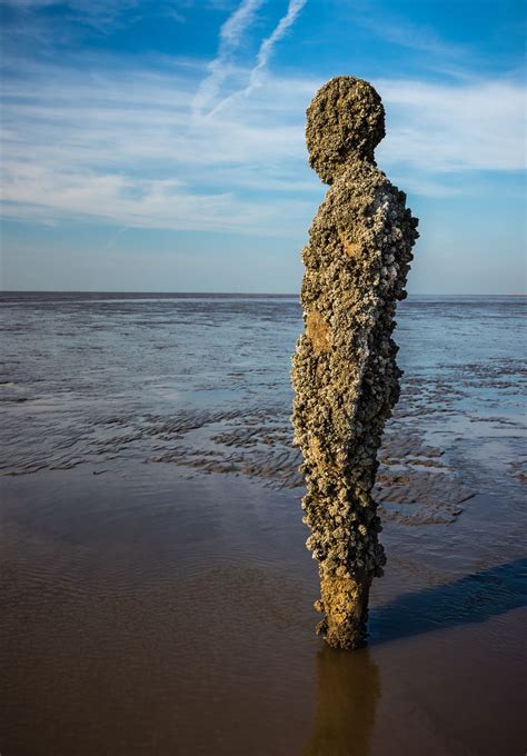 antony gormley sculptures crosby beach